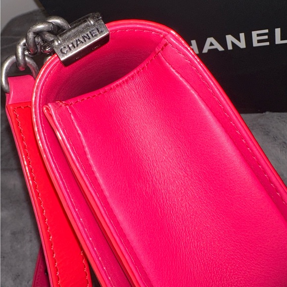Chanel - Medium Patent Boy Bag - Picture 3 of 9